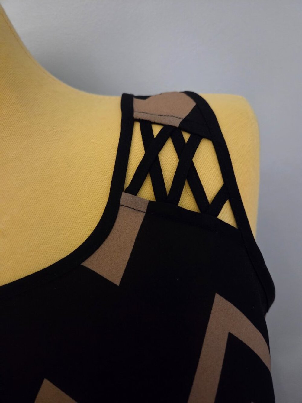BCX Geometric Pattern Top - Picture 4 of 5